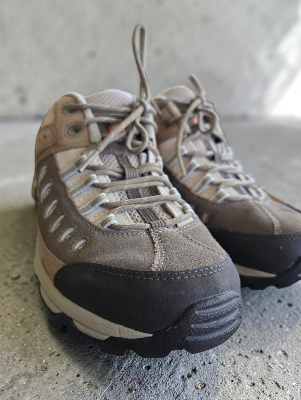 Merrell Shoes. Outdoor Trail Sneakers in Gray, Women's 9.5